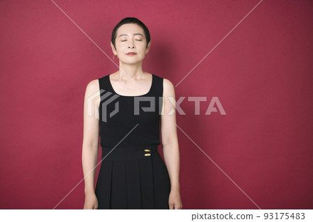 頭髮很短的女人 頭髮很短的女人 93175483