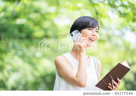 Female business person 93177544