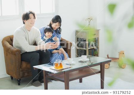 Family Living 93179252