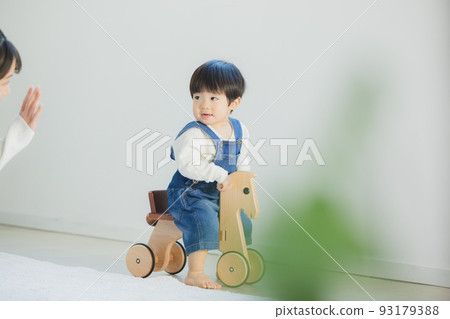 男孩和媽媽玩 93179388