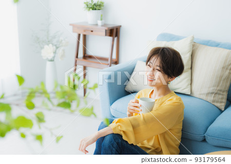 Living ladies Living ladies 93179564