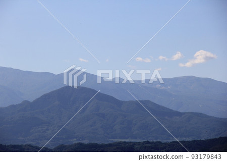 沿著宮城縣和山形縣的邊界延伸的藏王山脈的山脈 沿著宮城縣和山形縣的邊界延伸的藏王山脈的山脈 93179843