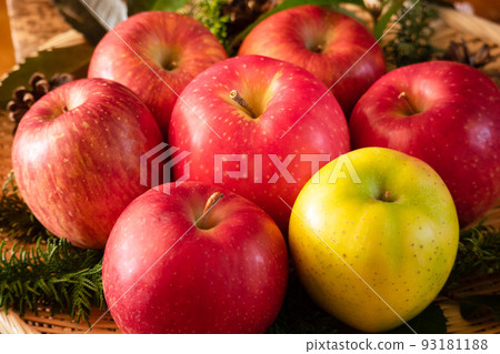 Various apples (up) 93181188
