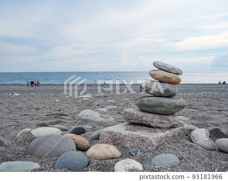 在台灣花蓮七星潭疊石頭 93181966