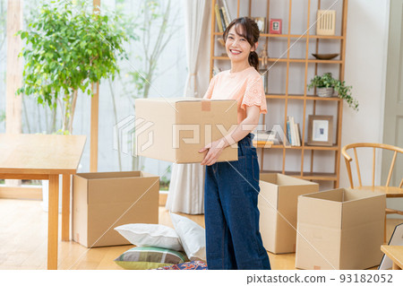 年輕女子包裝 93182052