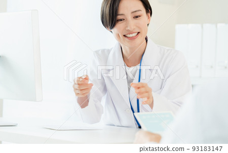 醫護人員遞藥 93183147