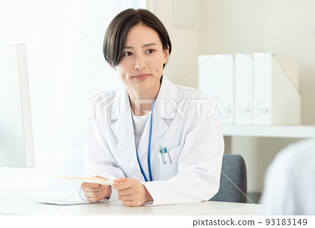醫護人員遞藥 93183149
