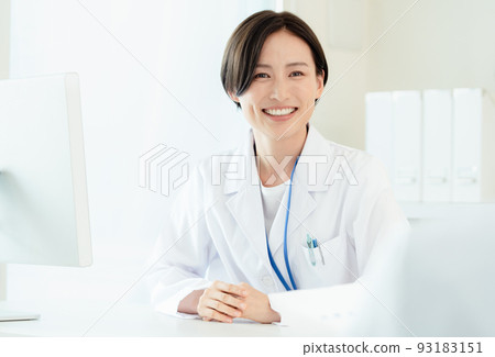 醫護人員遞藥 93183151