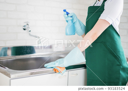 A housekeeper woman who cleans around the water 93183524