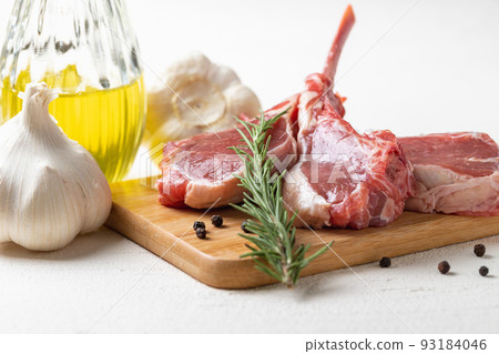 fresh lamb chops 93184046