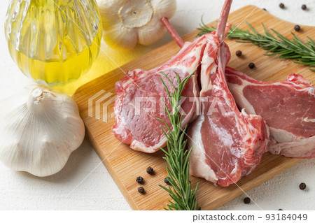 fresh lamb chops 93184049