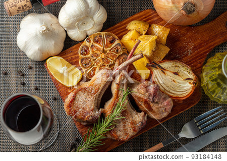 grilled lamb chops 93184148