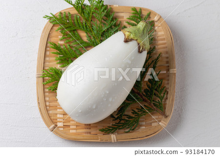 新鮮的白茄子 新鮮的白茄子 93184170