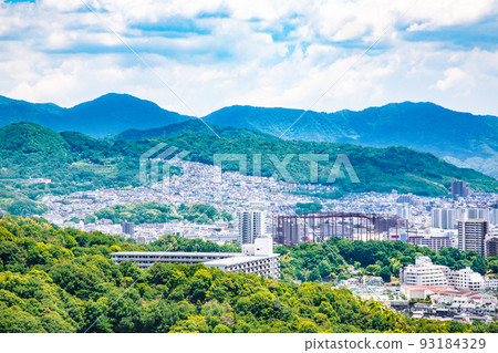 This is a view of the eastern side of Hiroshima City from the summit of Mt. Futaba on the north side of Hiroshima Station. You can see Akebono-cho, Higashiyama-cho, Fuchu-cho and Route 2. 93184329