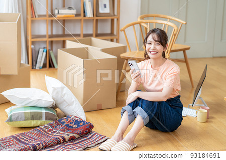 年輕女子包裝 93184691