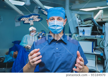 The doctor is preparing for surgery. 93184970