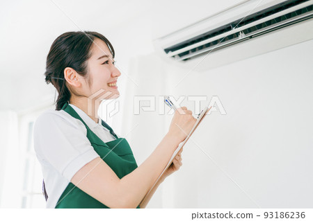 Female checking the air conditioner (smile) 93186236