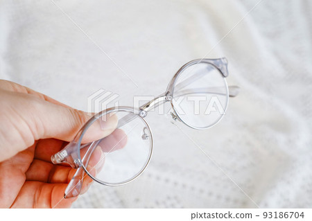 wipe your glasses 93186704
