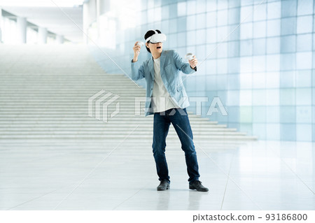 A man experiencing virtual reality in VR 93186800