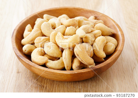 Cashew Nuts 93187270