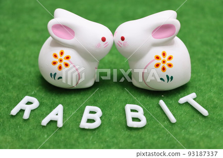 兔子雕像和字母 (RABBIT) 兔子雕像和字母 (RABBIT) 93187337