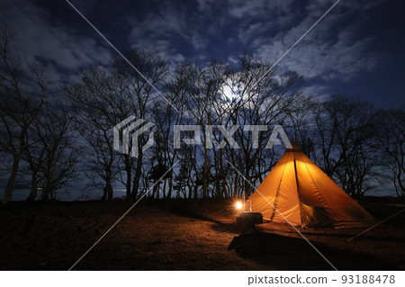 Winter lakeside camp / tent under the moonlight 93188478