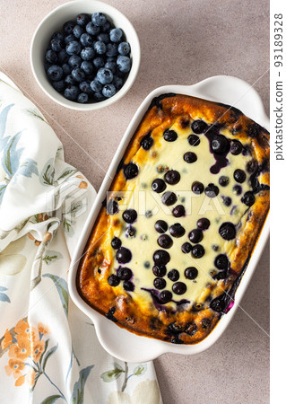 Pie with blueberries 93189328