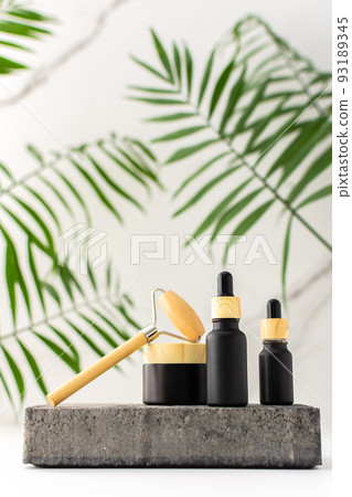 Podium for cosmetic products 93189345