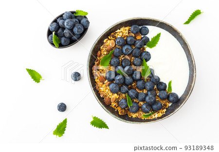 Granola with yogurt and blueberries 93189348