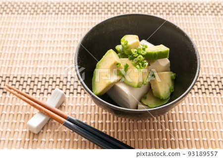 Cold tofu with avocado 93189557