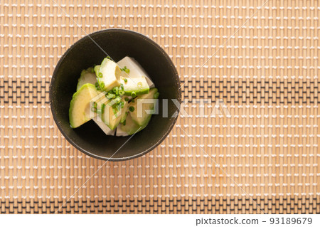 Cold tofu with avocado 93189679