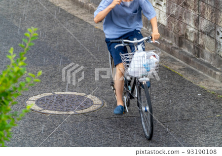 大雨，濕透，人，自行車，線性雨區，破紀錄的短期大雨信息 93190108