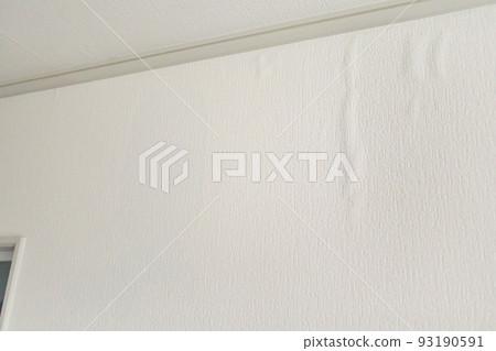 Wallpaper floating vertically due to rain leaks 93190591