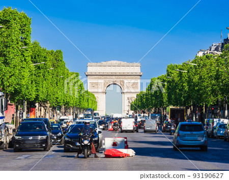 Paris Champs-Élysées and Arc de Triomphe *partially soft focus 93190627