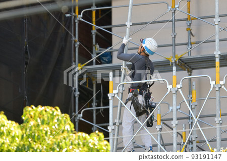 大型維修工程 拆除用於粉刷公寓外牆的臨時腳手架的腳手架工程 93191147