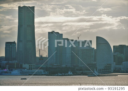 橫濱港未來的大海和城市景觀 橫濱港未來的大海和城市景觀 93191295