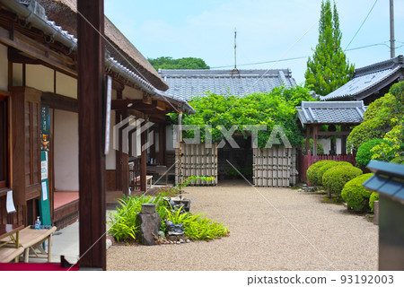 金剛寺_茅草屋和紫藤架 93192003