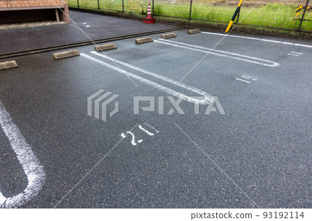 Photos of parking lots in condominiums/apartments Photos of parking lots in condominiums/apartments 93192114