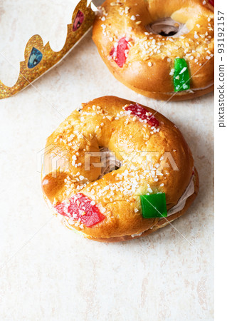 Roscon de Reyes, festive Spainish baking. Top view. 93192157