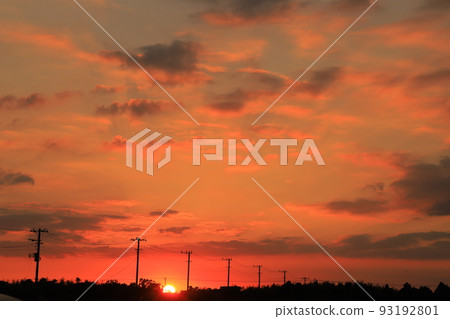 落日的天空和落日的雲彩 落日的天空和落日的雲彩 93192801