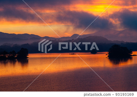 [福島縣浦盤台] 十月在晨霧中醒來的檜原湖 93193169