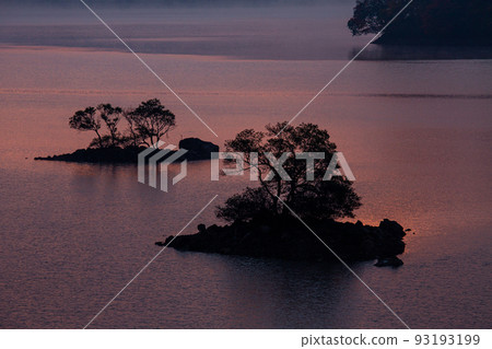 [福島縣浦盤台] 十月在晨霧中醒來的檜原湖 93193199