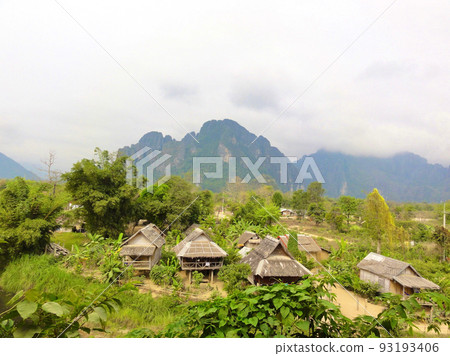 [老撾] 萬榮的高蹺房屋 93193406