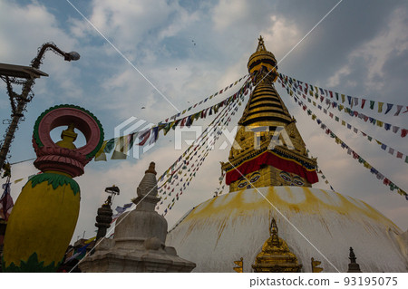 Swayambhunath 寺塔,又稱尼泊爾加德滿都猴廟 Swayambhunath 寺塔,又稱尼泊爾加德滿都猴廟 93195075