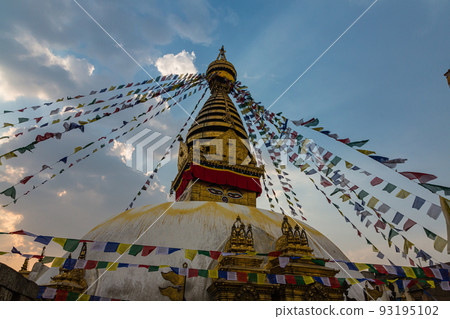 Swayambhunath 寺塔，又稱尼泊爾加德滿都猴廟 93195102