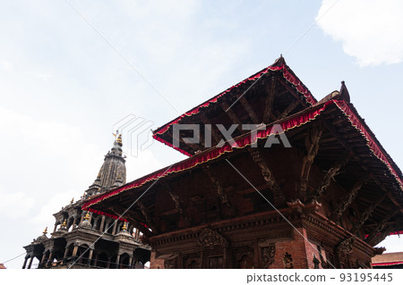 尼泊爾帕坦杜巴廣場的哈里香卡寺和克里希納寺 尼泊爾帕坦杜巴廣場的哈里香卡寺和克里希納寺 93195445