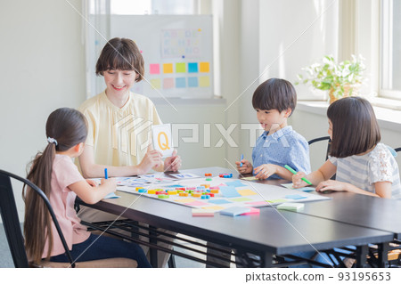 Education A child taking a lesson in an English conversation class and a native teacher 93195653