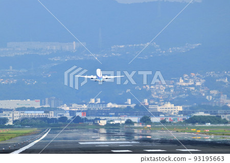 大阪國際機場 ANA 飛機起飛準備就緒 川尻千里 大阪國際機場 ANA 飛機起飛準備就緒 川尻千里 93195663