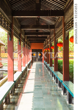 尼泊爾佛祖出生地藍毘尼園中國寺廟走廊 尼泊爾佛祖出生地藍毘尼園中國寺廟走廊 93195853