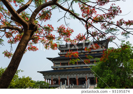 尼泊爾佛祖出生地藍毘尼花園中的韓國寺廟 尼泊爾佛祖出生地藍毘尼花園中的韓國寺廟 93195874